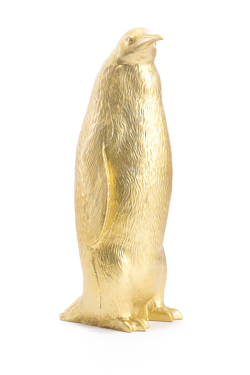 Pinguin in gold, gebeugt