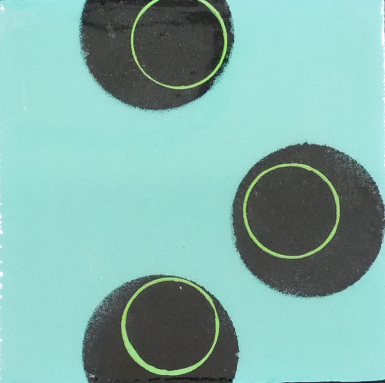 Abstrakte schwarz-grüne Kreise auf Blau